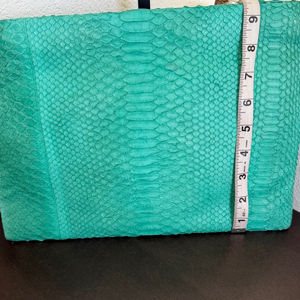 URBANT Leather Turquoise/GREEN Oversized Wristlet/ Clutch. - Picture 4 of 10